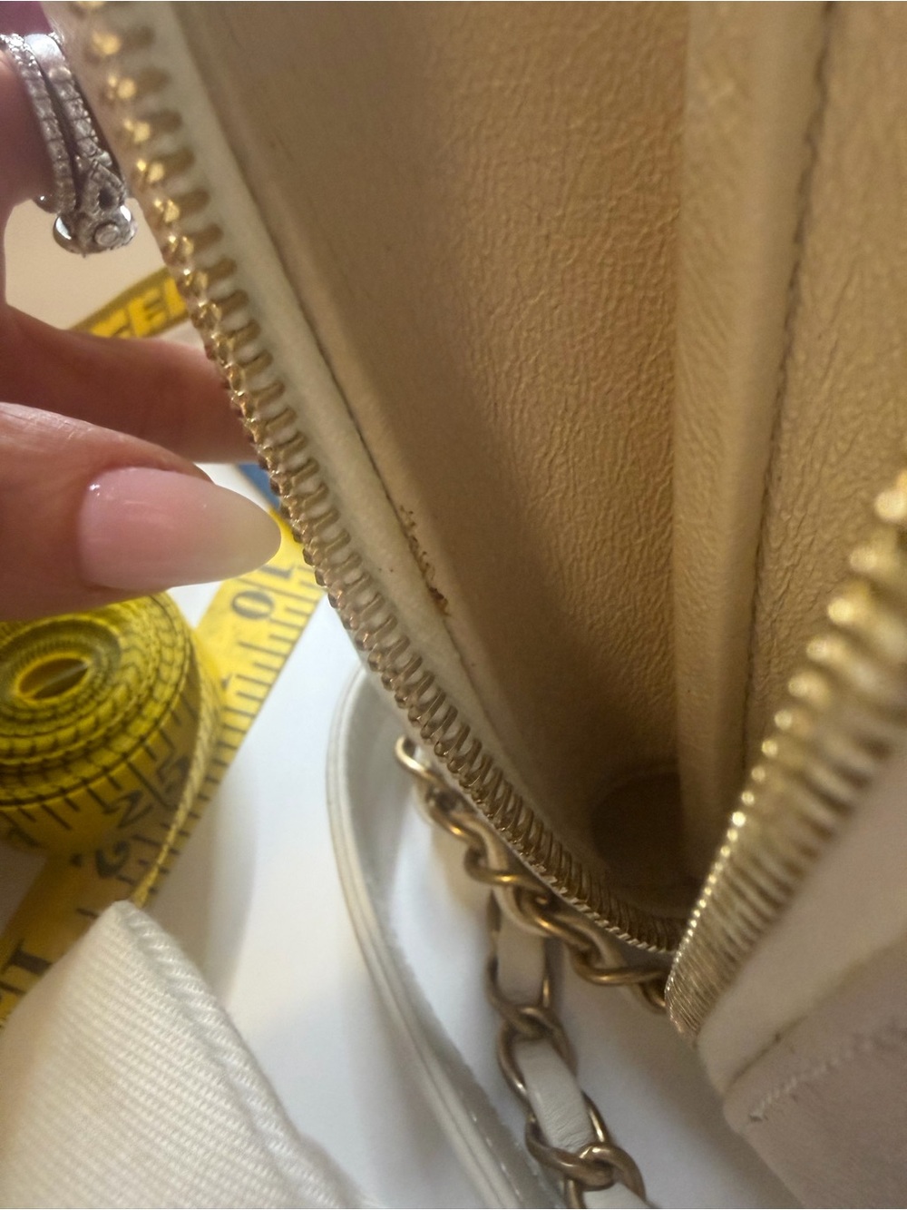 Authentic Chanel CC Filigree Vanity Case White Caviar Gold Hardware COA ICONIC - Picture 16 of 16